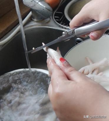 这样做卤鸡爪连骨头都入味,胶原蛋白满满