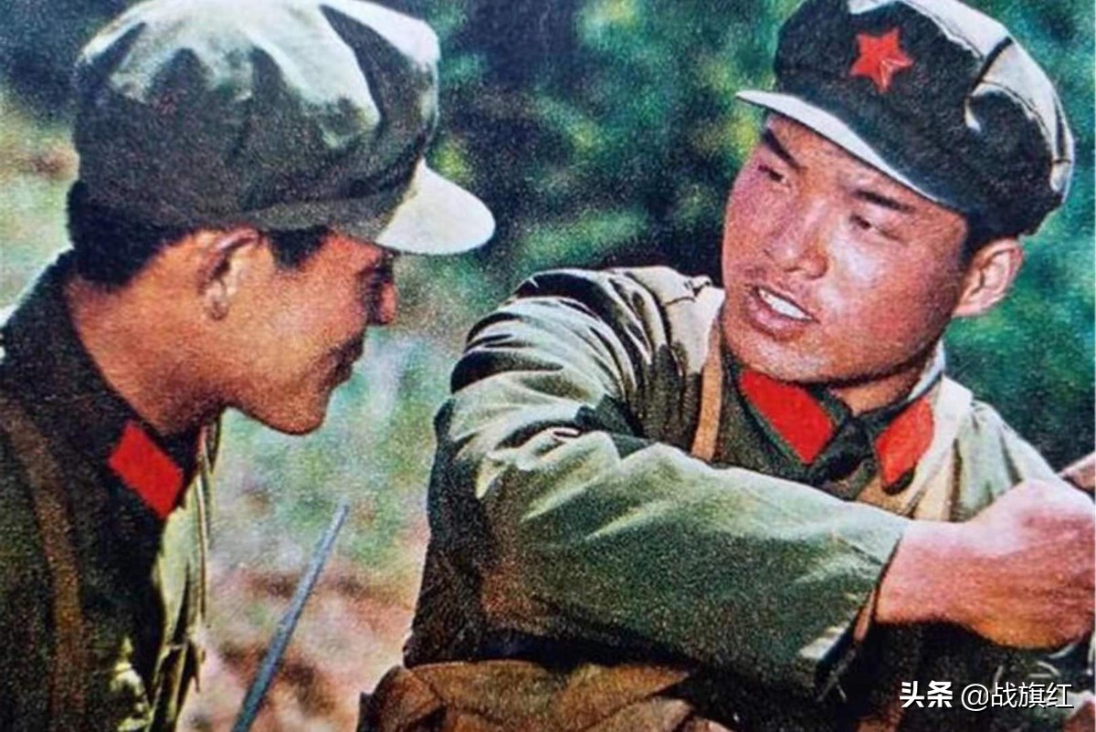 老兵拉肚子意外坐到木把，疼得直叫唤，班长背起老兵送到卫生队