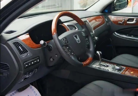 雅科仕和奔驰很像的一款车,奔驰雅科仕商务车