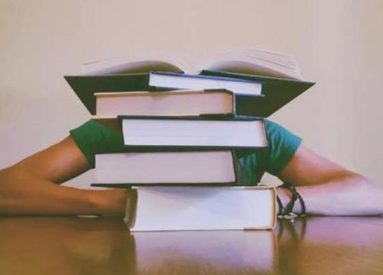 焦虑容易引起哪些症状,感觉自己特别容易焦虑怎么办