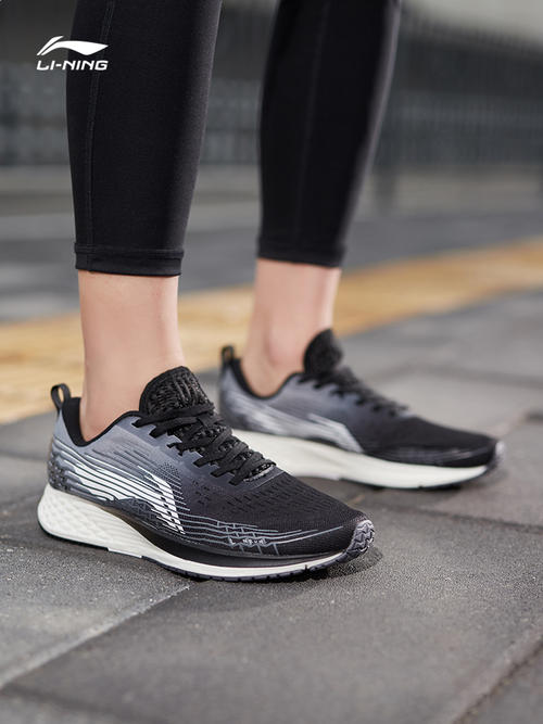 十大最耐穿的运动鞋男款,最好看的运动鞋男士