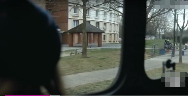 男孩背后长了一只翅膀,男孩身上长了一对翅膀是什么电影