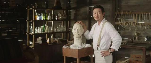 女子为艺术献身全裸出镜,身材火热