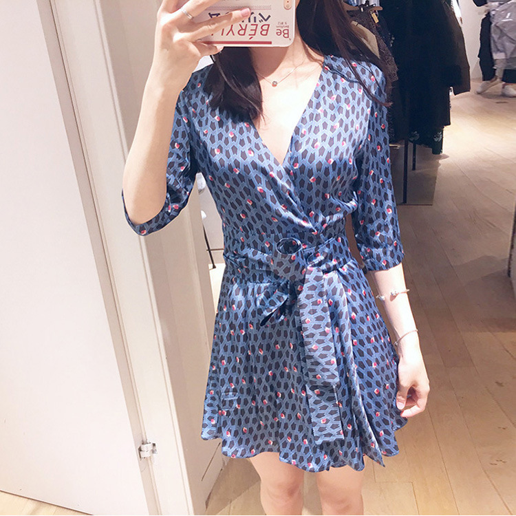 秋冬又纯又欲碎花裙,适合腿粗腰粗的女生穿的碎花裙