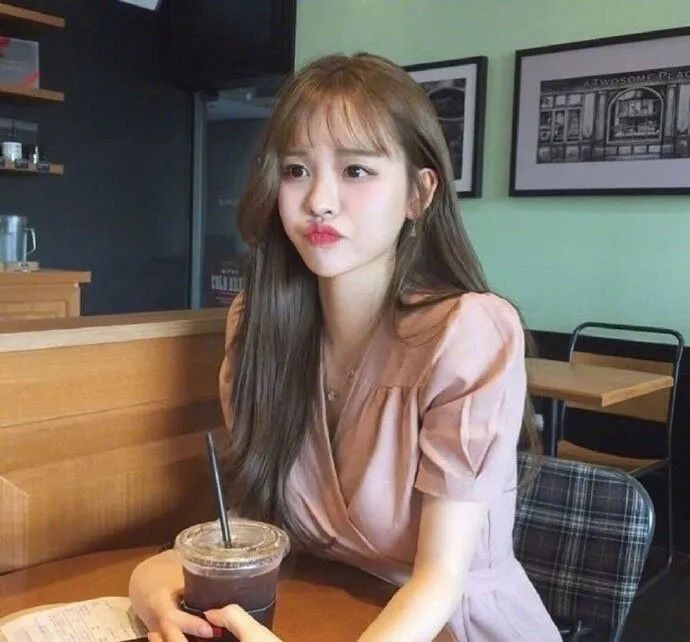 有哪些好看又显脸小的发型,适合脸小的长脸型发型女