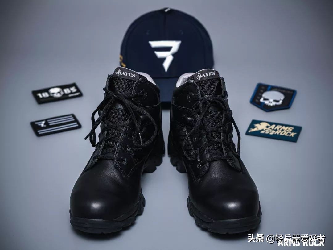 穿什么鞋更好的保护脚,军靴既能透气又能防水吗