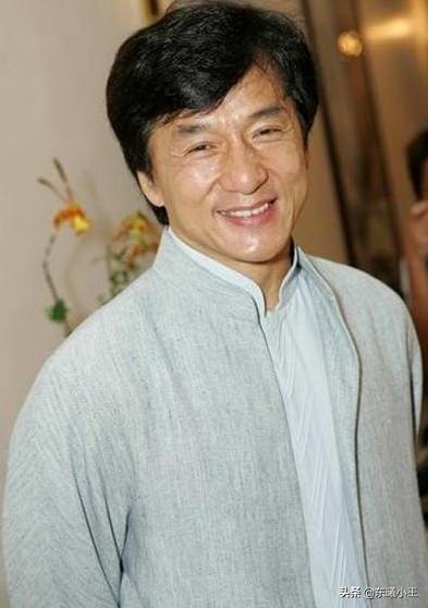 成龙脚疼坚持走路,成龙受伤后各界反应