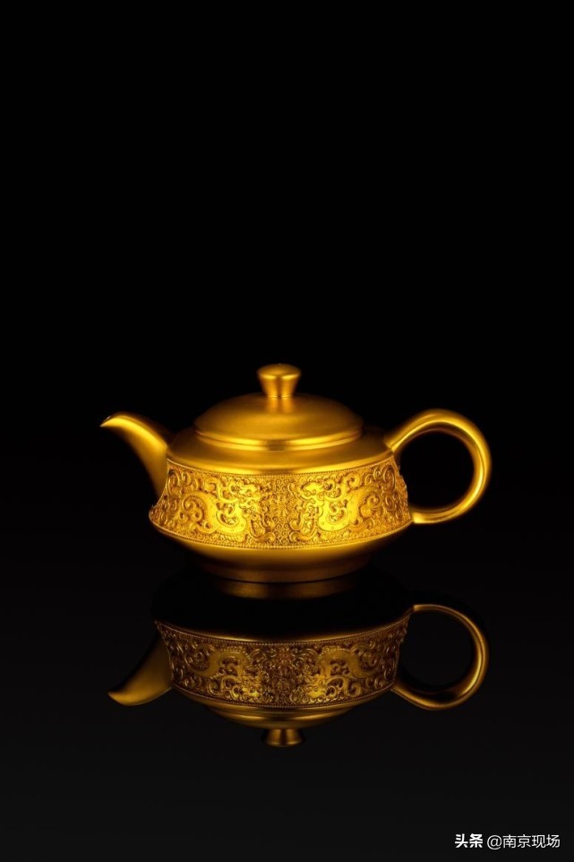 “玫瑰绽放美好可期”宝庆银楼新街口旗舰店盛装开启