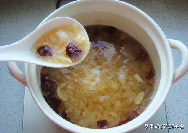 煮银耳汤怎么才能不溢出来,银耳怎么泡怎么煮汤才更溶