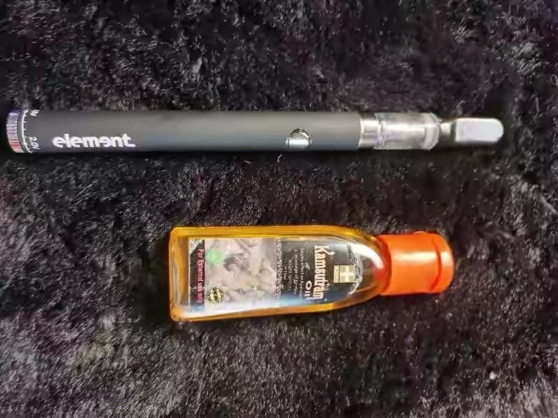 儿女给父亲献孝心，却买到“*品毒**”*子烟电**油，网上还在公开卖