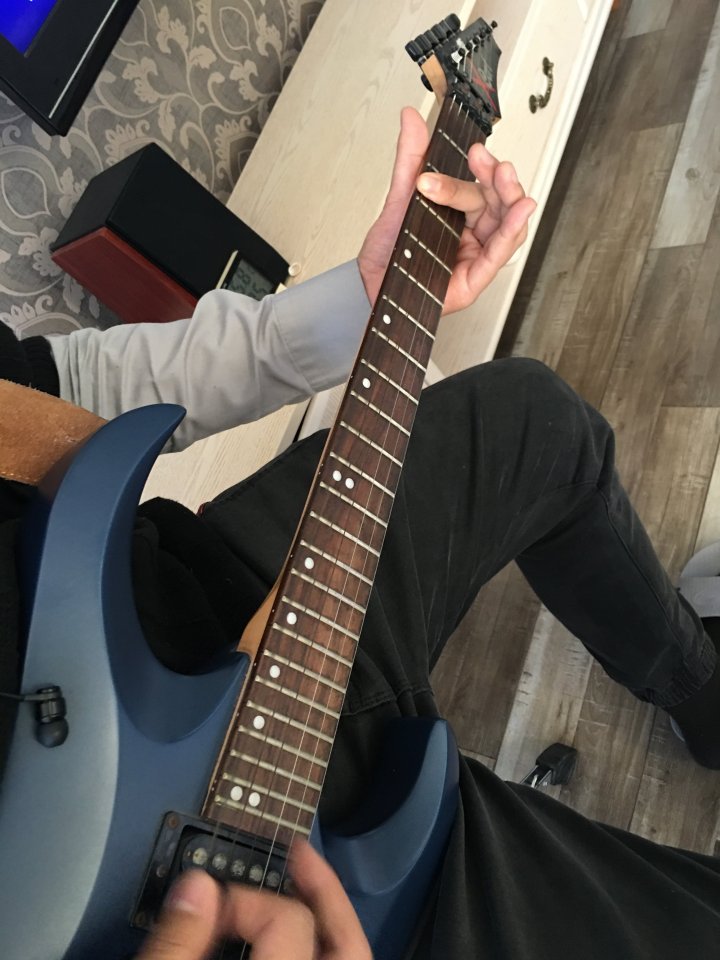 一个没钱的吉他爱好者聊聊他弹过的十几把吉他