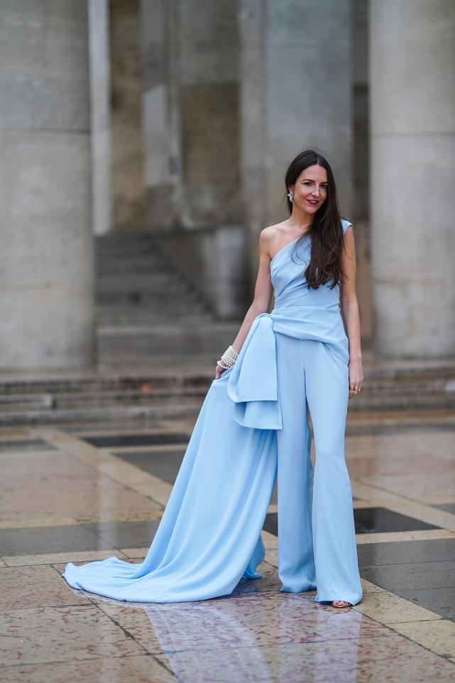 牛仔连体裤穿出独特风格 (春季适合穿连体牛仔裤吗)