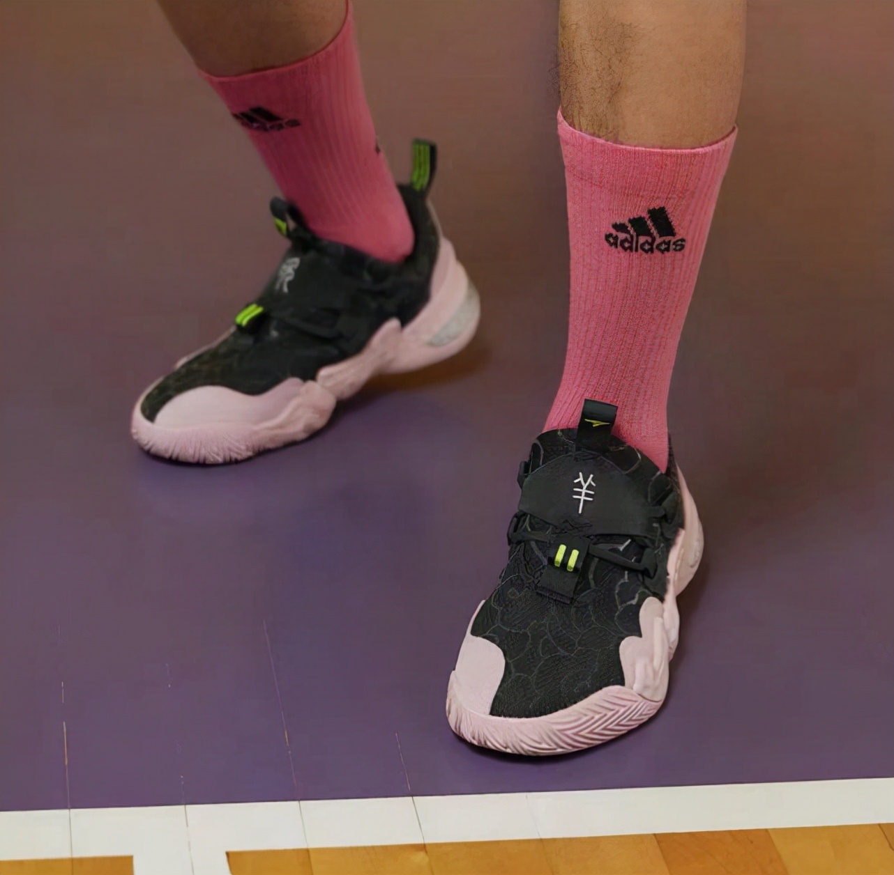 一周打三次球外场篮球鞋耐克,阿迪达斯一周鞋