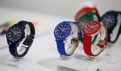 头朝右的鳄鱼,布局国内100多个城市,有300多加专卖店