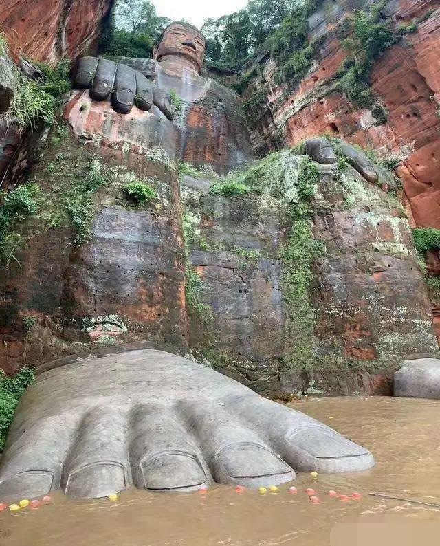 乐山大佛脚被水淹没奇观出现,乐山大佛再次被水淹没图片