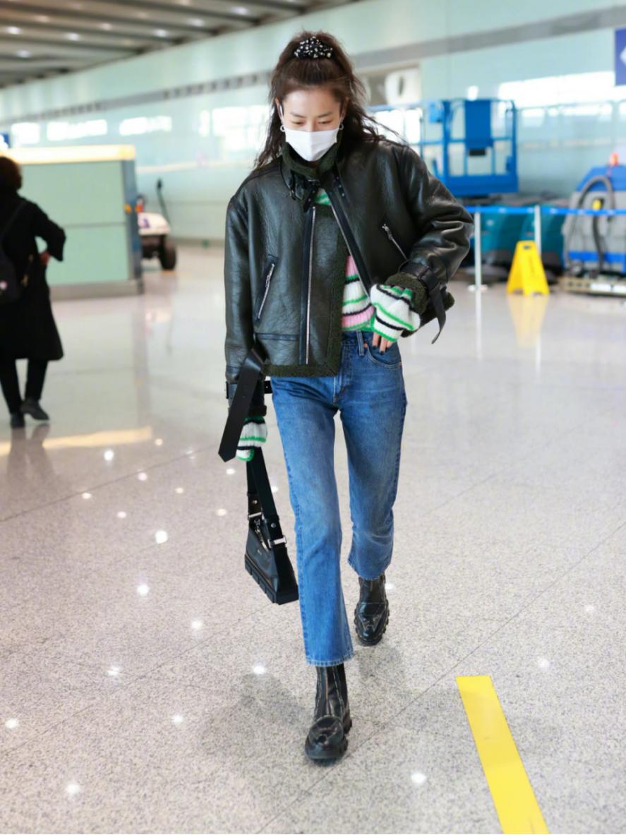 江疏影穿直筒裤好看吗,江疏影身穿白色连体裤时髦减龄