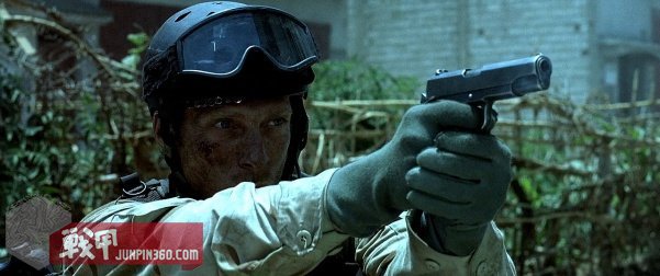 美国黑鹰战机坠落视频,十部顶级战争大片黑鹰坠落