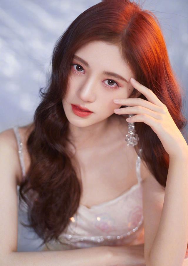 王思聪鞠婧祎什么关系,王思聪再次点赞diss鞠婧祎微博