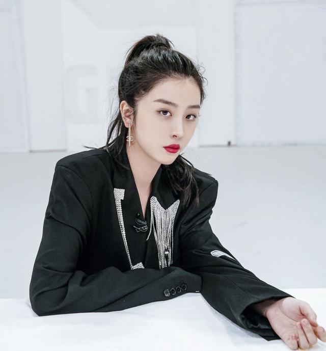 青你2赵小棠自曝是夜店咖？被嘲偶像失格回应又出错，曾承认整容