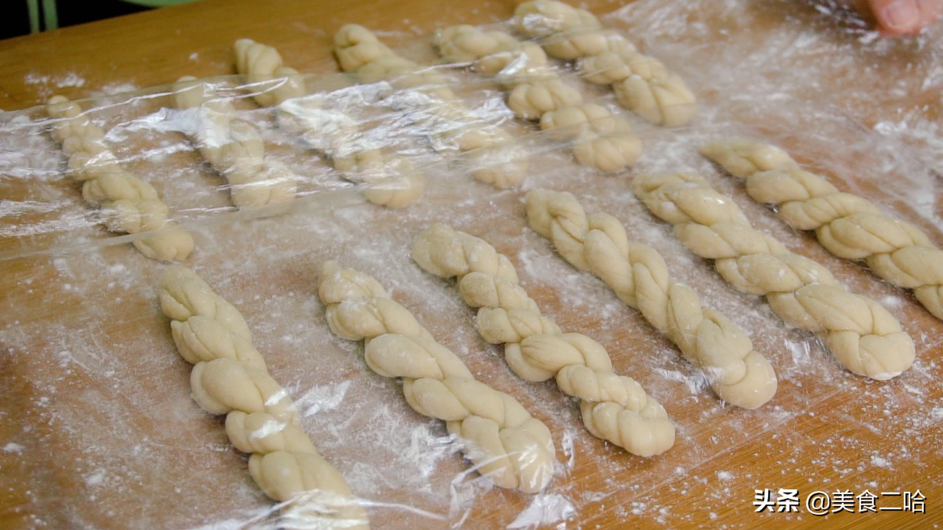 1碗面粉1个鸡蛋的做法,1碗面粉3个鸡蛋简单做出小零食