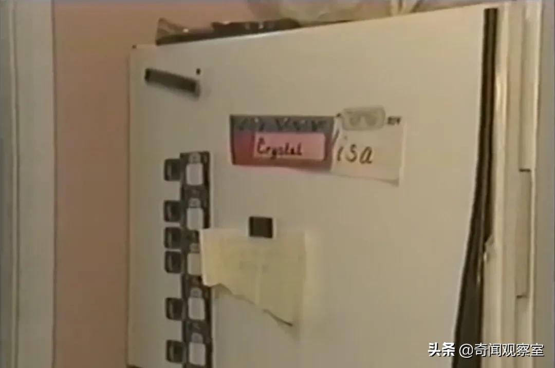 23岁年轻漂亮的女大学生，不为人知的另一面，从乖乖女到伴游女