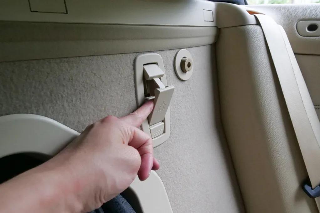 二手进口宝马330i敞篷车长轴,二手的宝马330敞篷车的大概价格