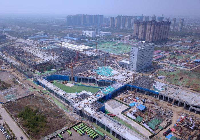 推进市政基础设施建设,我市城市基础设施建设