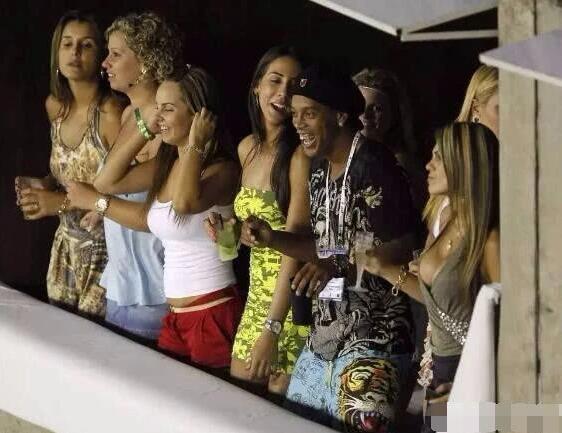 前世界足球先生小罗成为一代“囚”王