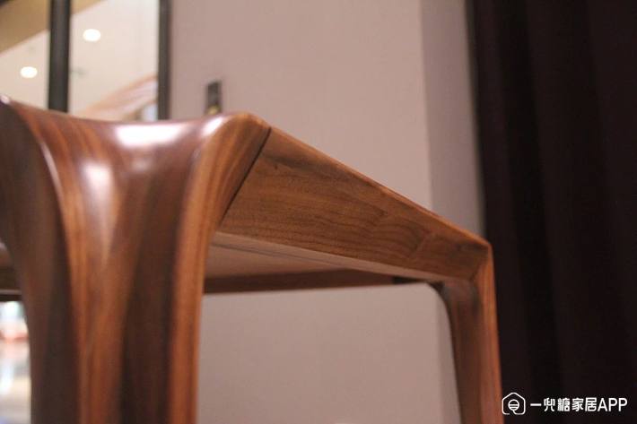 精致轻巧省空间，让你的餐厅韵味十足丨华师傅传匠实木餐桌测评