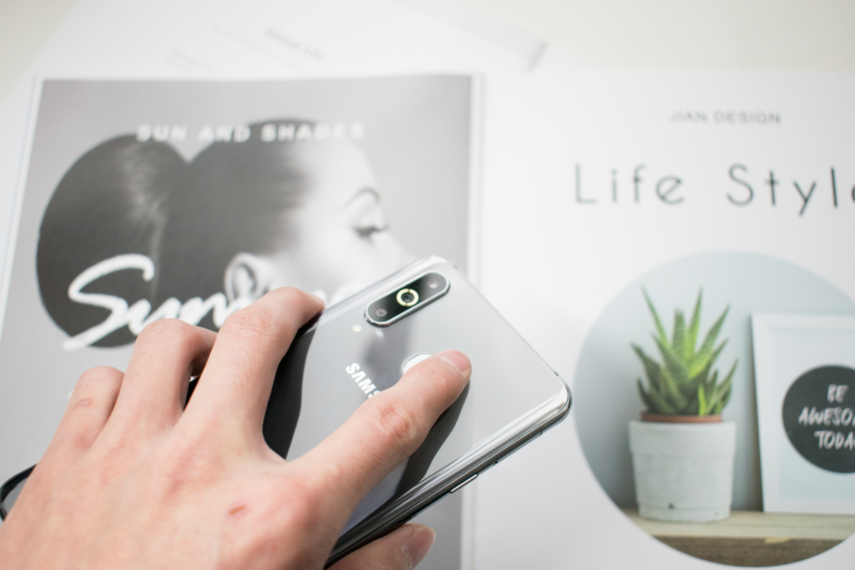 三星什么时候搞挖孔屏,三星手机挖孔屏技术