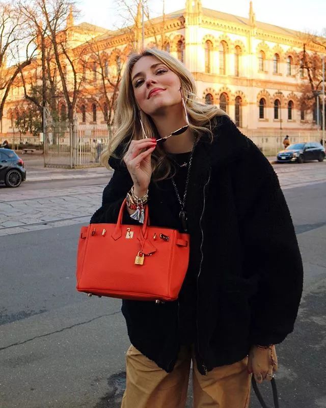 包慌？看宇宙博主们疯狂背什么