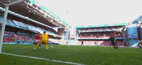 欧洲杯丹麦球员埃里克森晕倒,2020欧洲杯芬兰vs丹麦埃里克森骤停