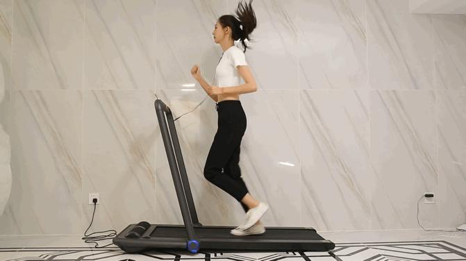 天猫精灵！小姐姐想跑步-小米有品小金K12语音跑步机体验