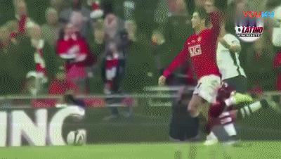 球王假装老人踢足球,内马尔假摔和c罗假摔哪个多