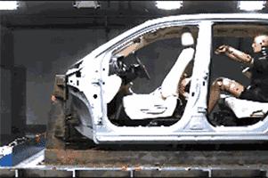 车都压扁了孩子却没事,有娃的家长们都应该学习这些知识