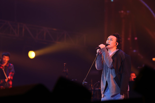 周杰伦和陈奕迅在港台哪个人气高,周杰伦香港演唱嘉宾陈奕迅