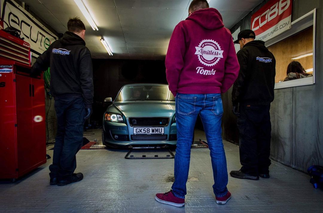 沃尔沃双门轿跑c30,坦克70多万车