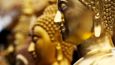 中国游客泰国被带去求四面佛,泰国旅游被骗买佛牌说是功德钱