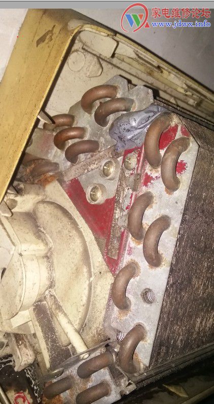 挂机背后漏水是通病么,挂机漏水处理方法图解