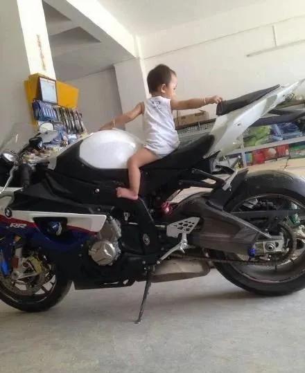 在路边捡到一个螺丝,捡到一个螺丝