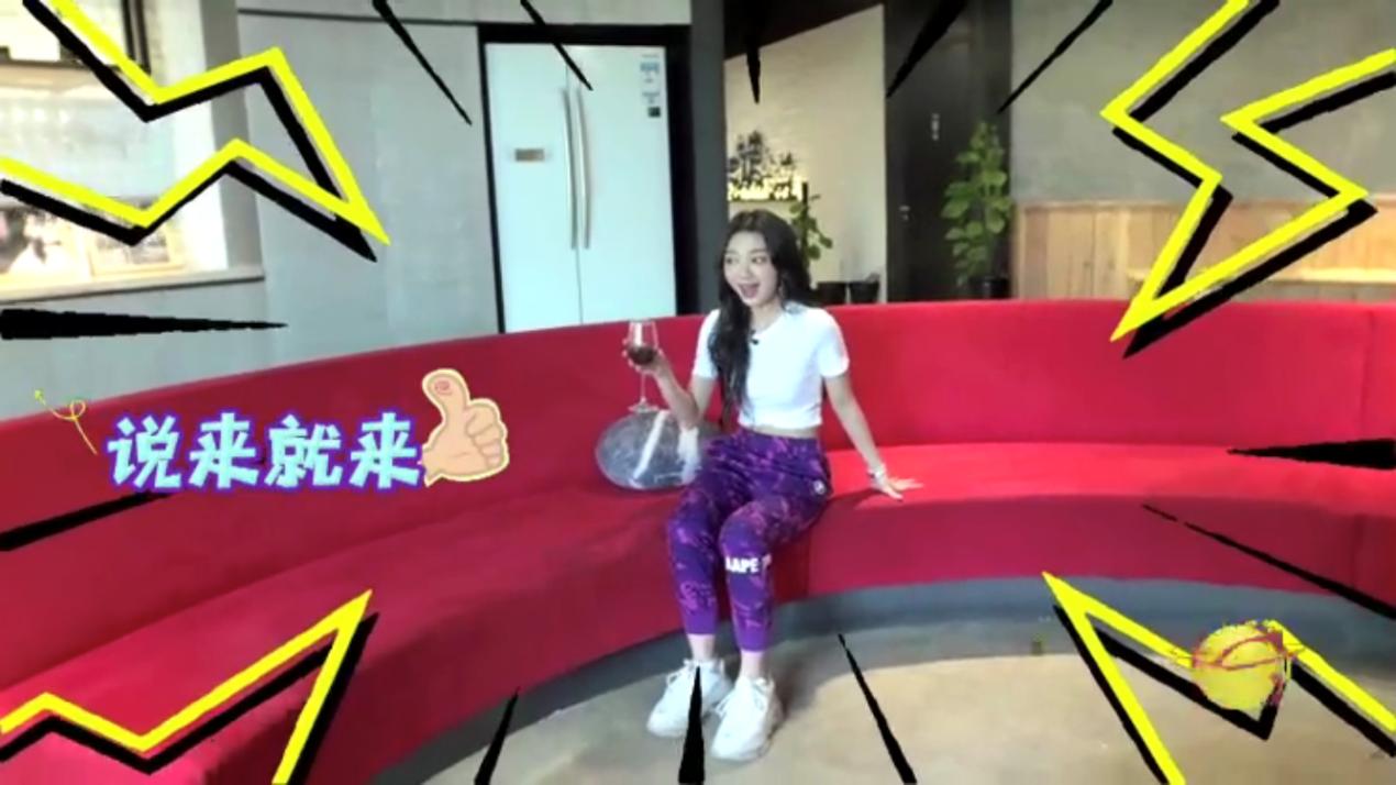 火箭少女101紫宁李紫婷唱歌,火箭少女101成员李紫婷戴手套