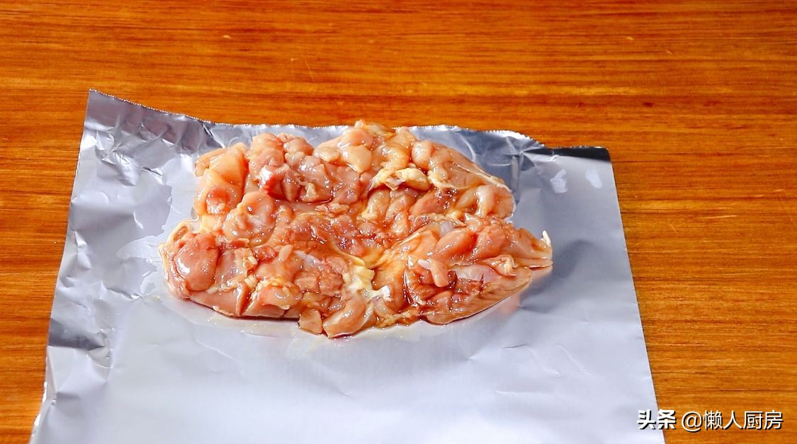 黄焖鸡腿做前要腌吗,鸡做熟了有腥味