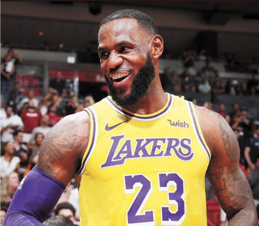 勒布朗詹姆斯的背身招牌动作,勒布朗詹姆斯背手防守哈登