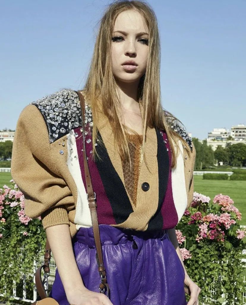 虞书欣穿的可爱灵动的衣服,自己认为适合虞书欣的衣服