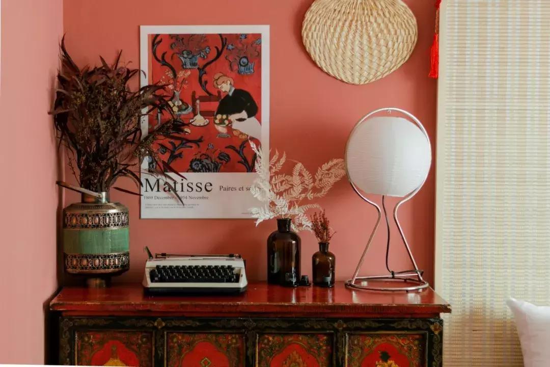 客厅里挂结婚照好不好,结婚照挂在客厅的沙发上面好吗