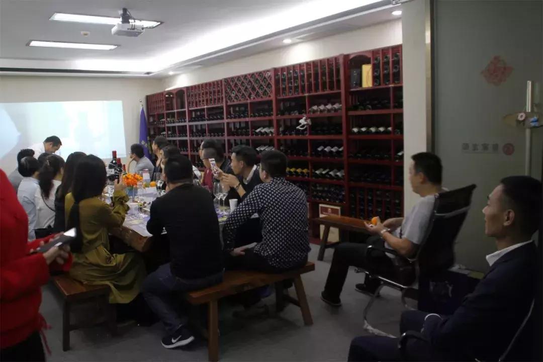 鍟嗗姟缁呭＋鍨嬬敺椋庢牸,鏃跺皻鍟嗗姟浼戦棽缁呭＋