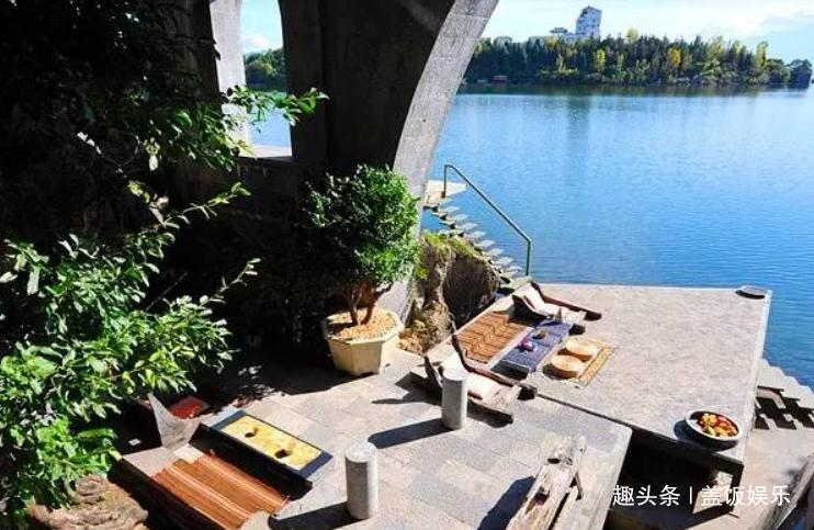 杨丽萍豪华酒店解封变艺术馆，100元一位云南咖啡，却获网友支持