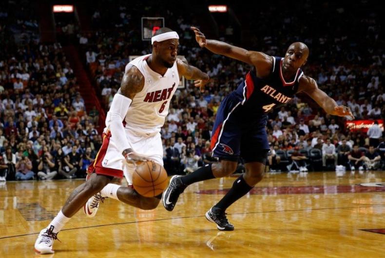 足球运动员90分钟都不累,足球比赛为啥90分钟没停