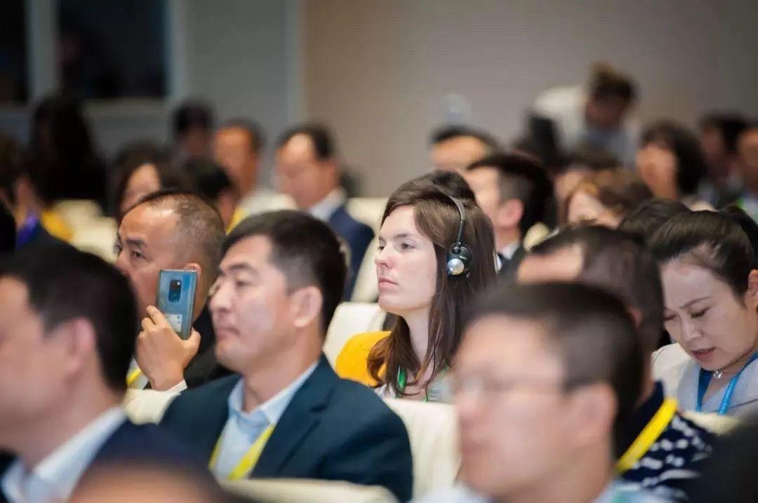 马云环球转型论坛演讲,马云早期采访说想改变世界