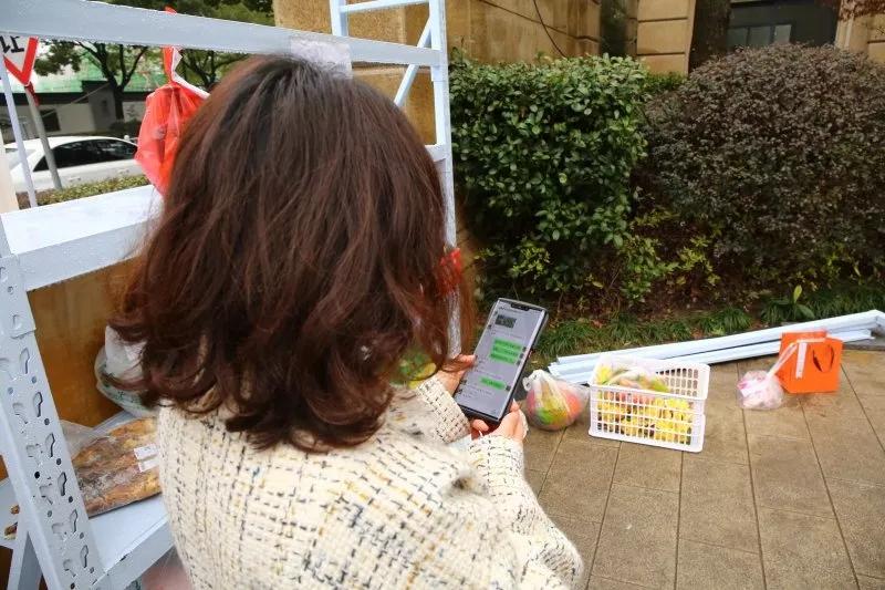 她是余杭一个微信群主光一个群就能卖30多万！近期更是卖疯！卖的啥？